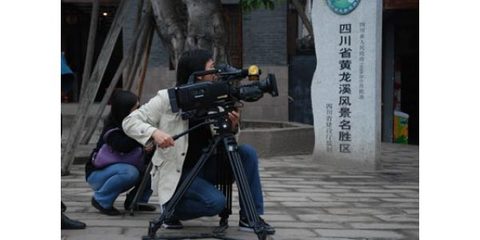 專業團隊策劃與制作電視專題片、企業形象宣傳片、各類紀錄片、微電影、影視劇,制作并投放影視廣告、影視劇廣告、電視廣告,文化創意產業項目,文化藝術交流,市場營銷策劃,企業形象策劃,藝人宣傳推廣包裝,報紙等